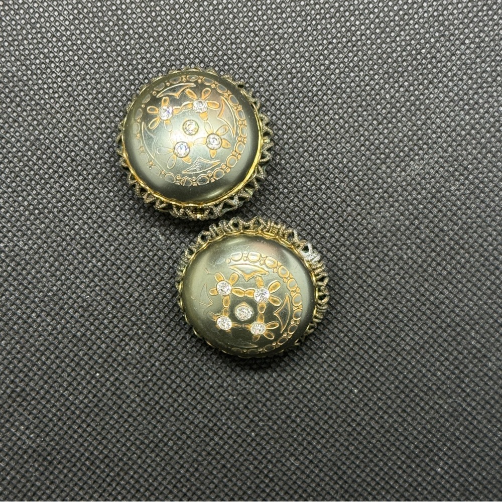 Antique 1960s vintage clip on earrings Vintage Style
